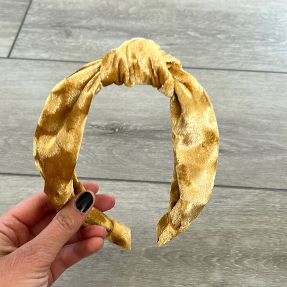 Anthropologie Accessories - New women’s Anthropologie Headband velvet